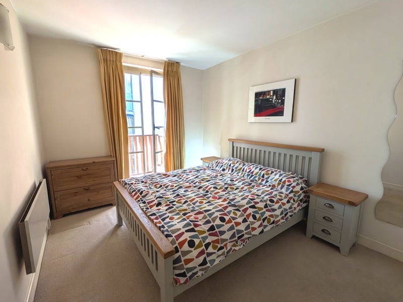 Flat Queen Elizabeth Street in Greater London