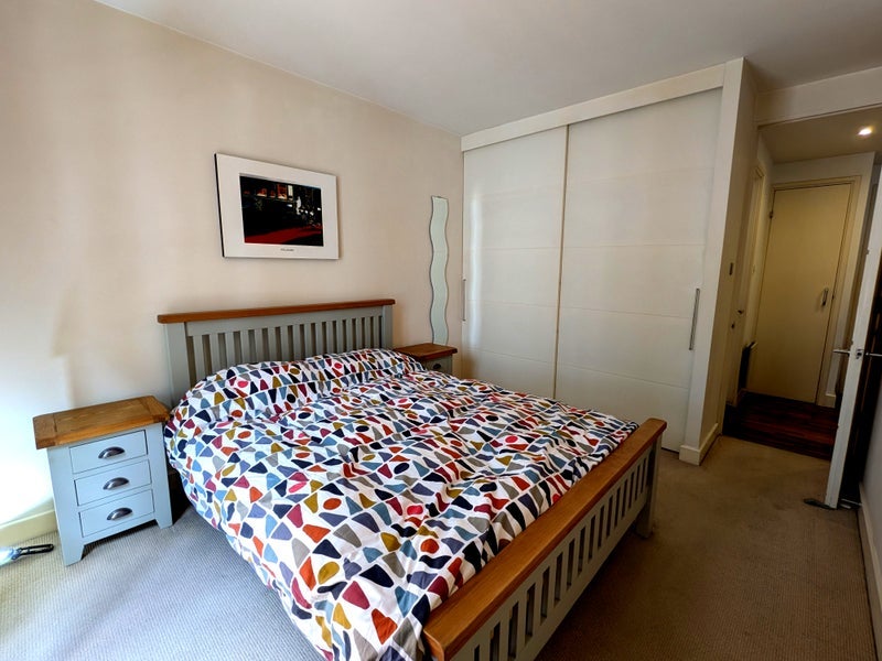 Flat Queen Elizabeth Street in Greater London