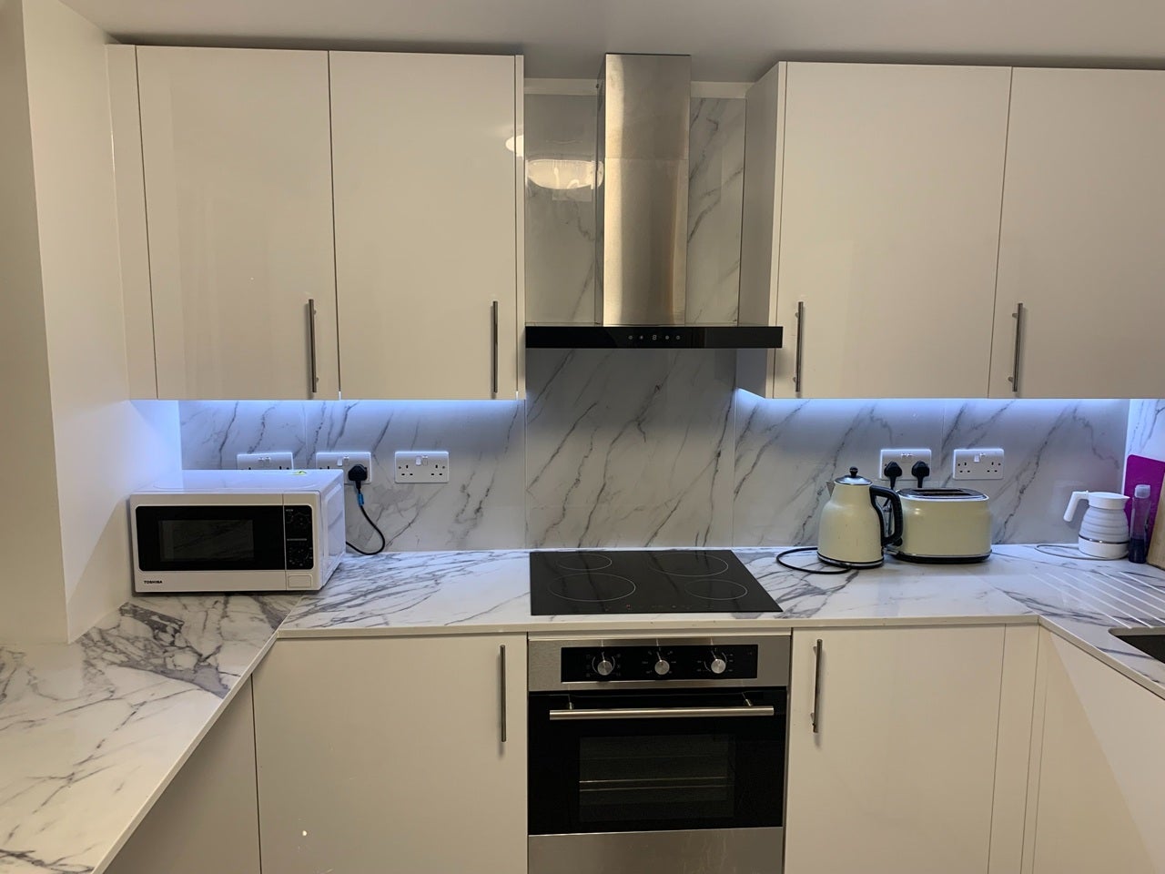 Room Perimeter Road in Greater London