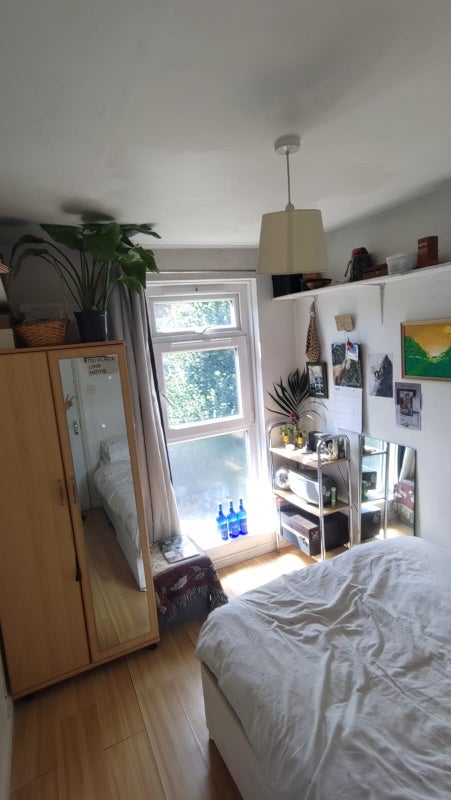 Room Barnsley Street in Greater London