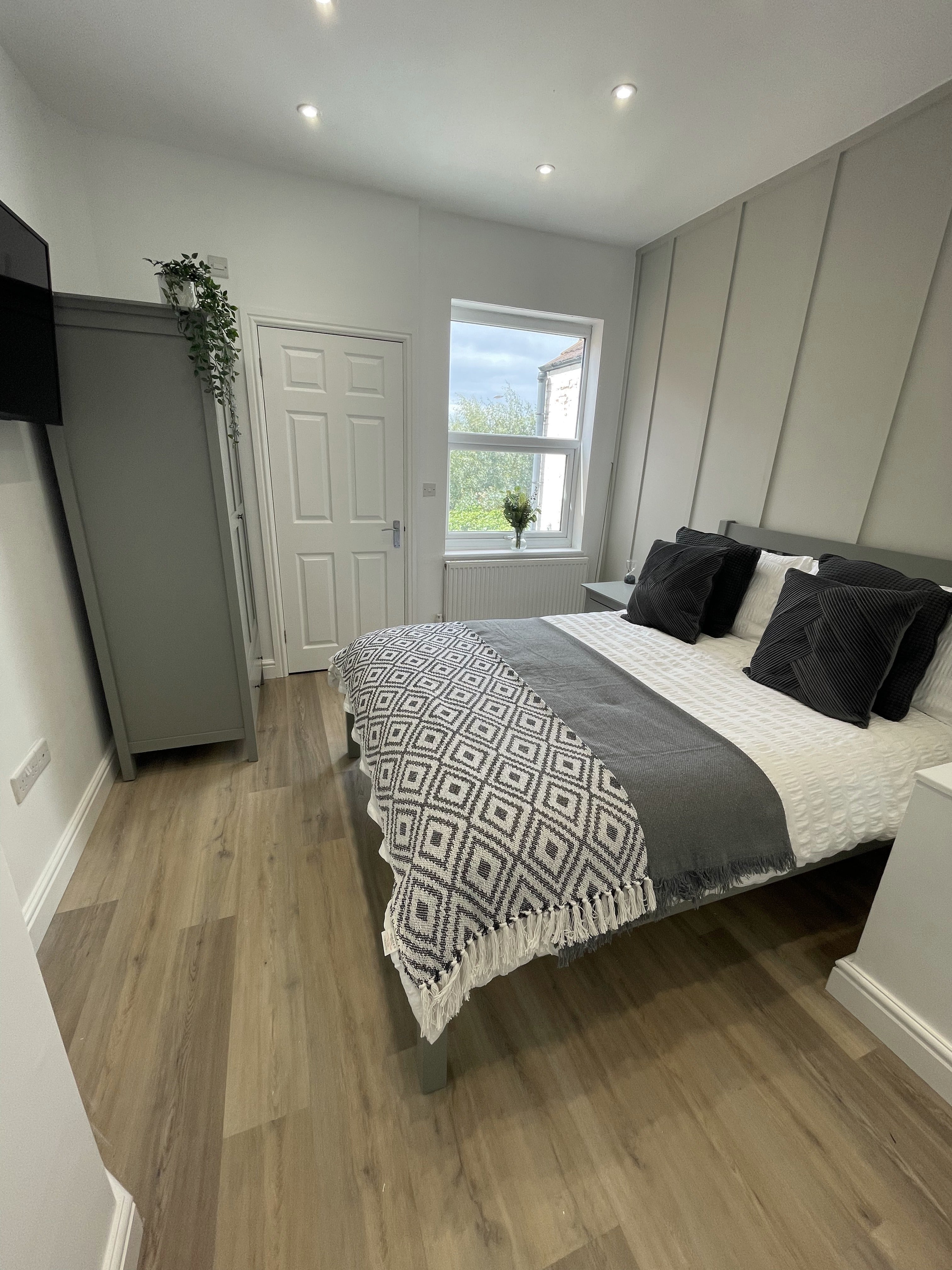 Room Park Road in Nuneaton and Bedworth