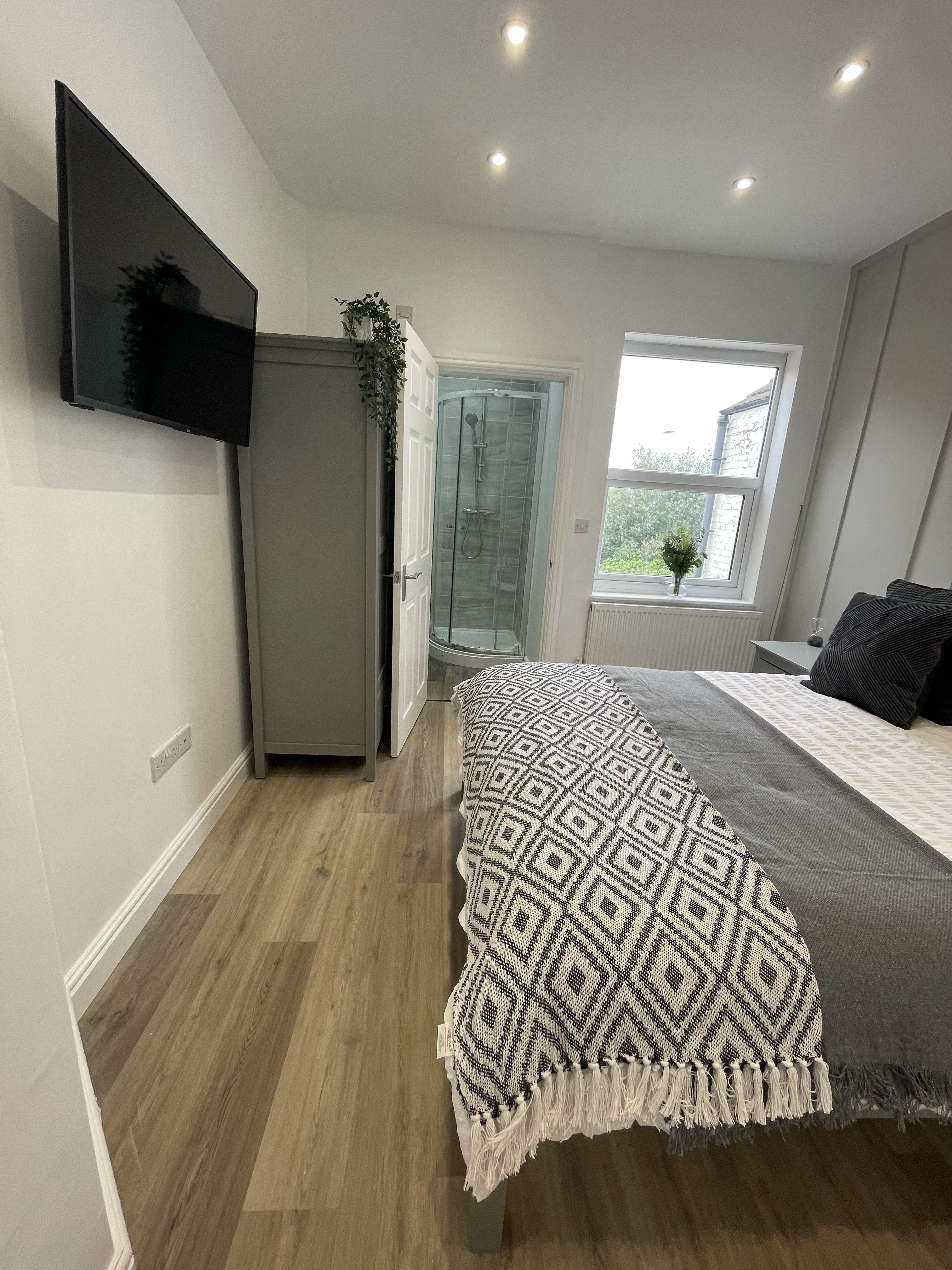 Room Park Road in Nuneaton and Bedworth