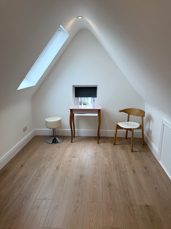 Room Rhodesia Road in Greater London