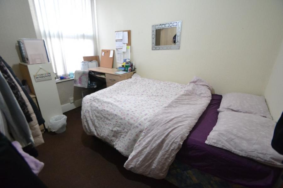 Room Beeston Road in Nottingham