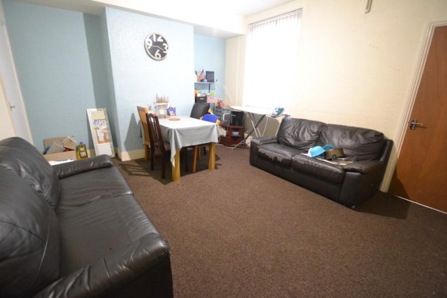 Room Beeston Road in Nottingham