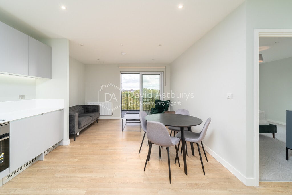 Flat Hale Wharf in Greater London