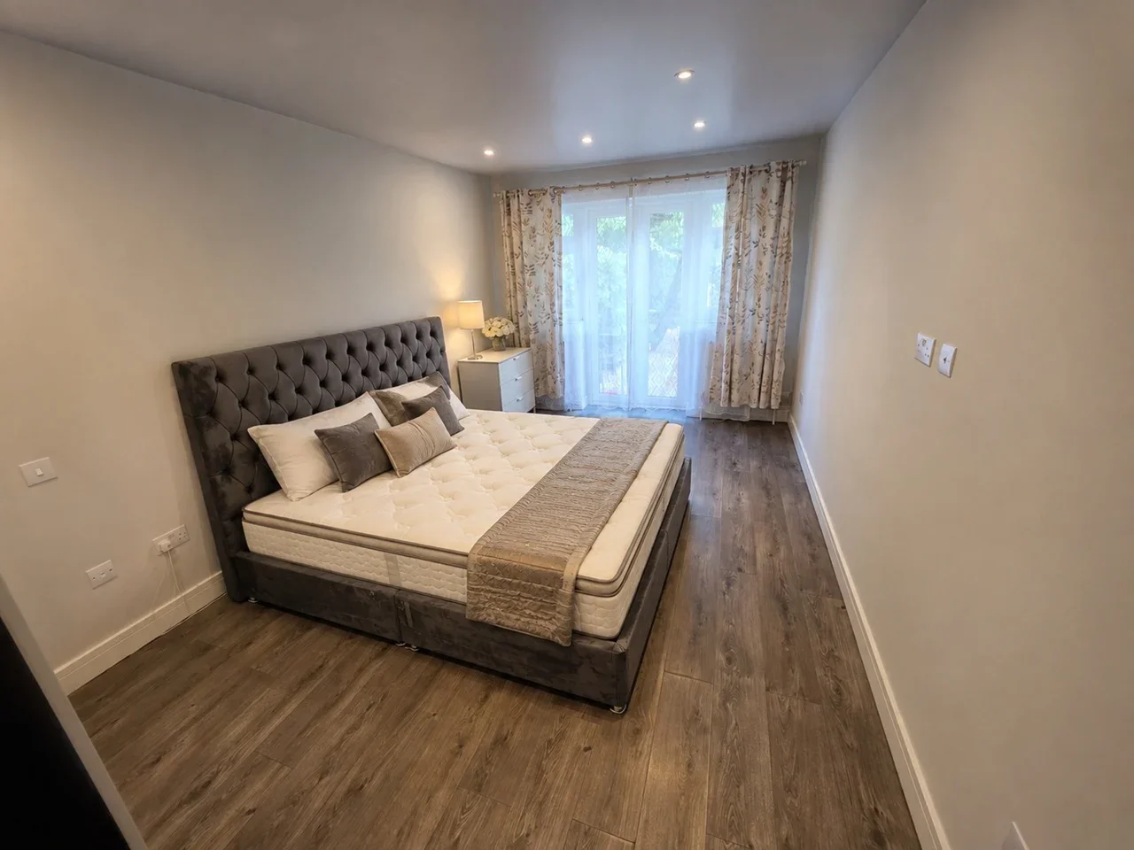 Flat Wycombe Gardens in Greater London