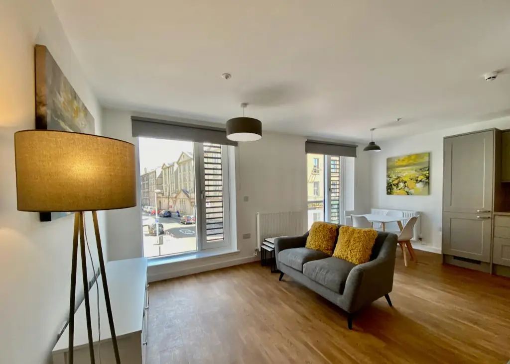 Flat Leven Street in City of Edinburgh