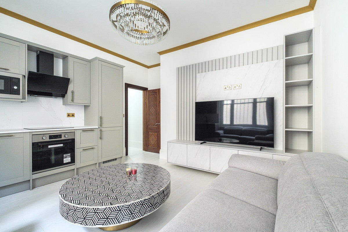 Flat Bickenhall Street in City of Westminster