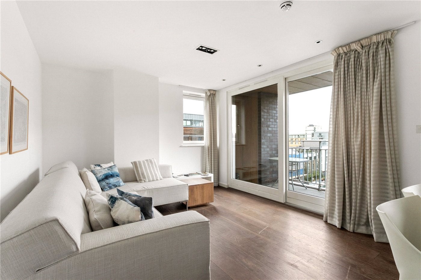 Flat Grand Junction Wharf in Greater London