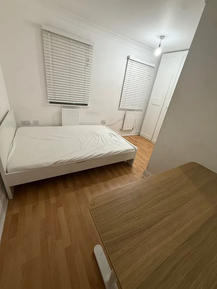 Room Unity Road in Greater London