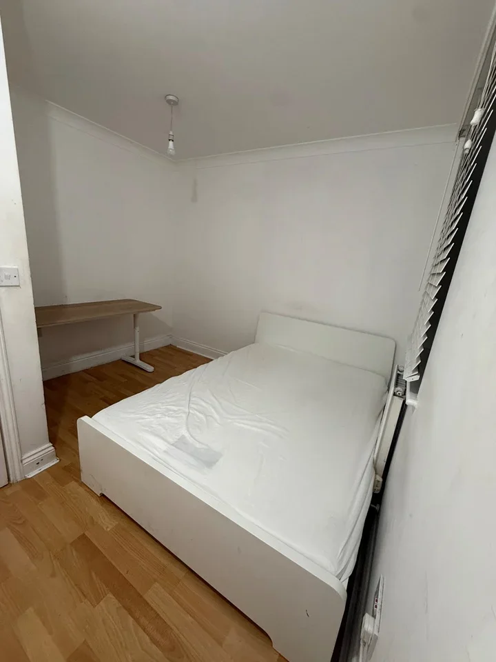 Room Unity Road in Greater London