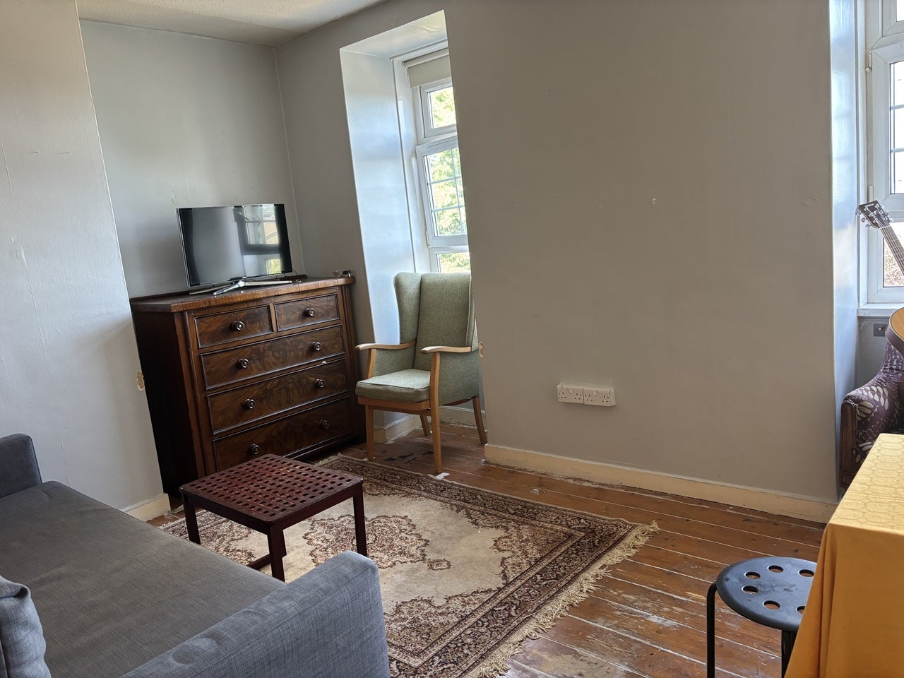 Room Powell Road in Greater London