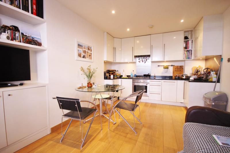 Flat Minford Gardens in Greater London