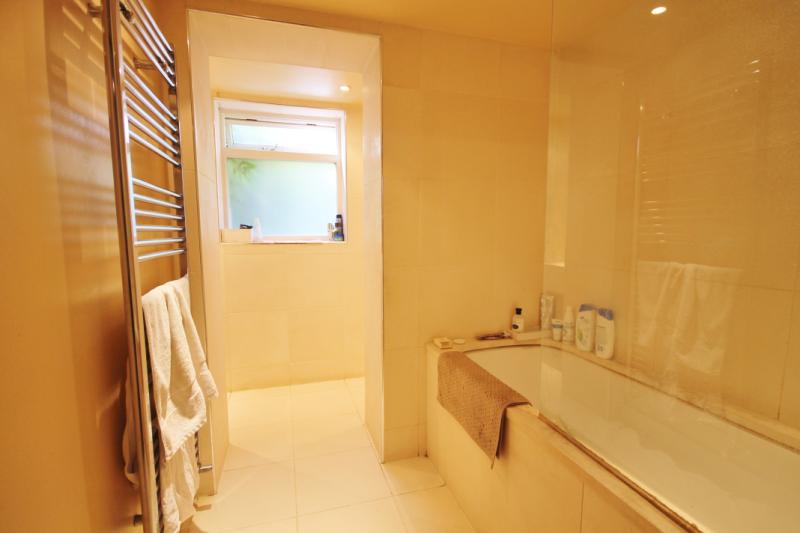 Flat Minford Gardens in Greater London
