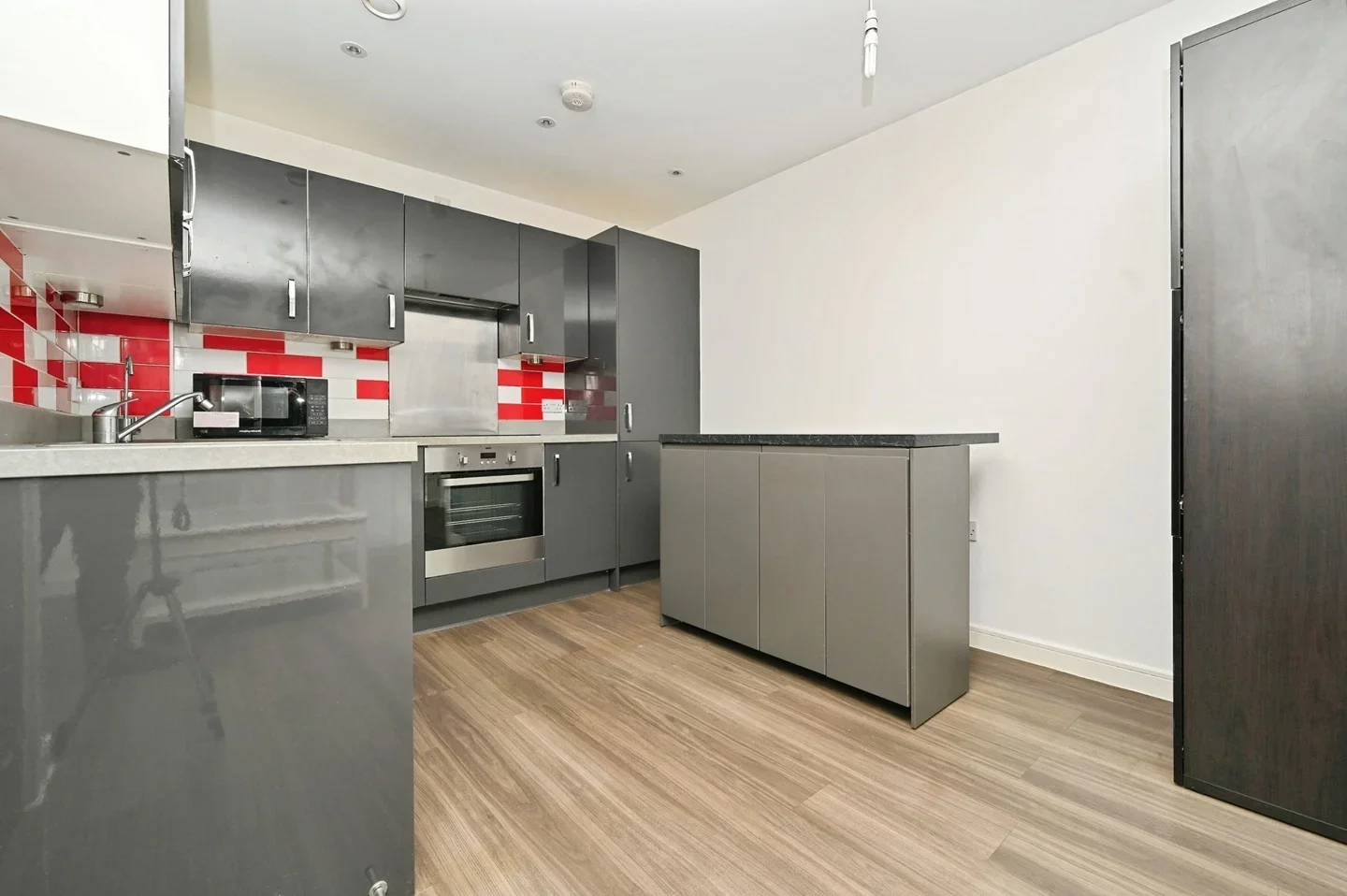 Flat Holmesley Road in Hertsmere