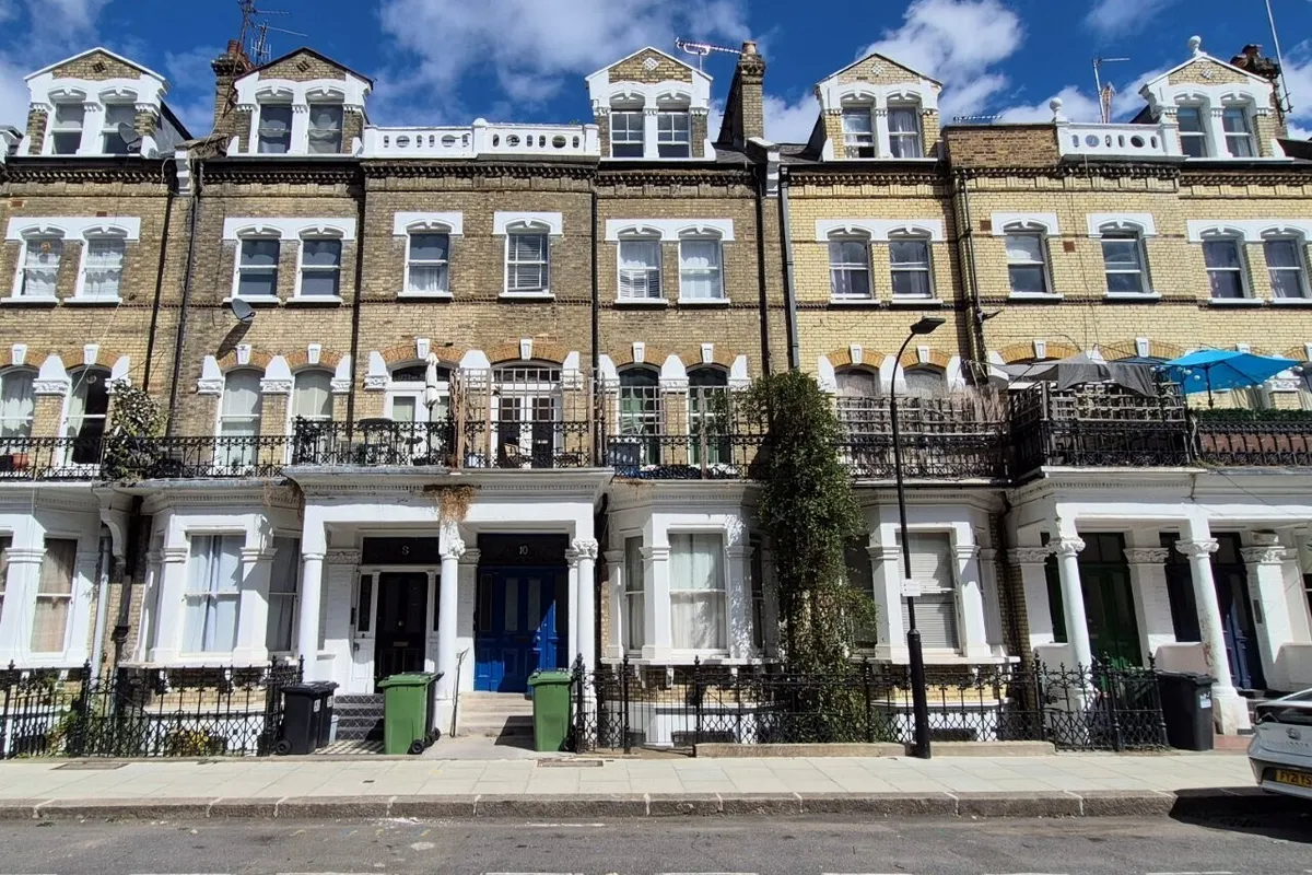 Flat Stanwick Road in Greater London