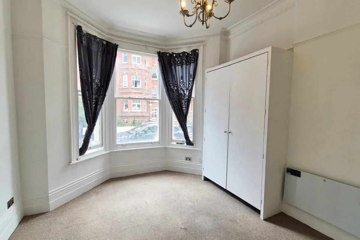 Flat Stanwick Road in Greater London