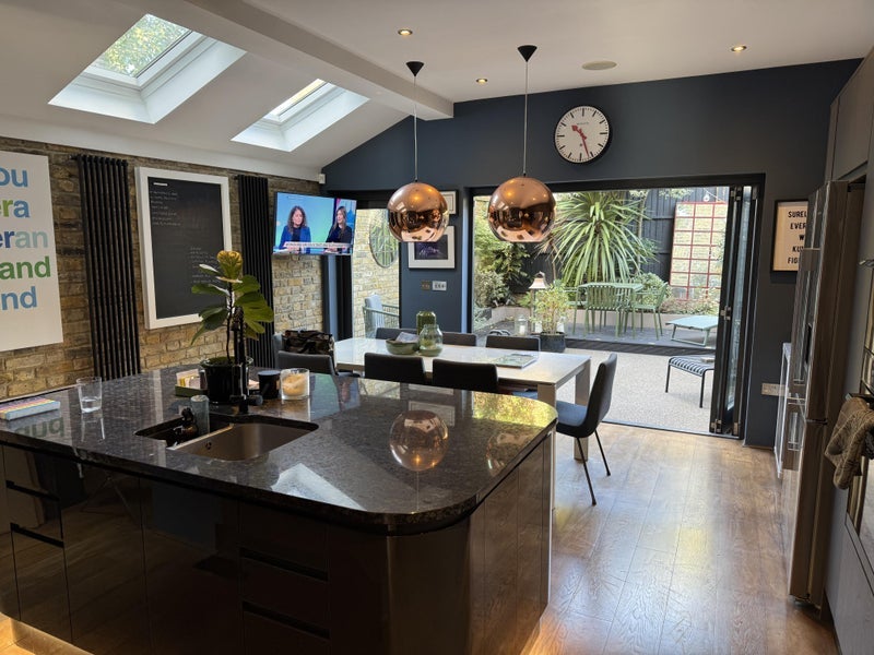 Room Hambalt Road in Greater London