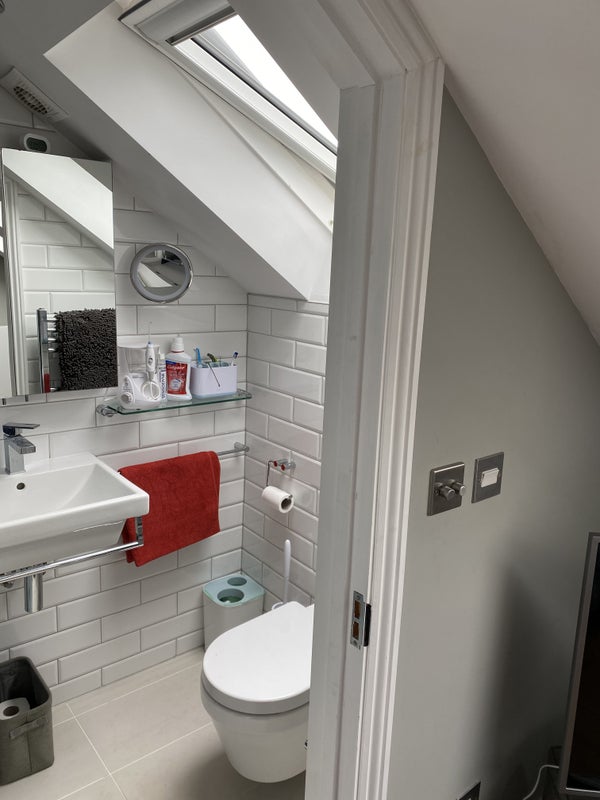 Room Hambalt Road in Greater London