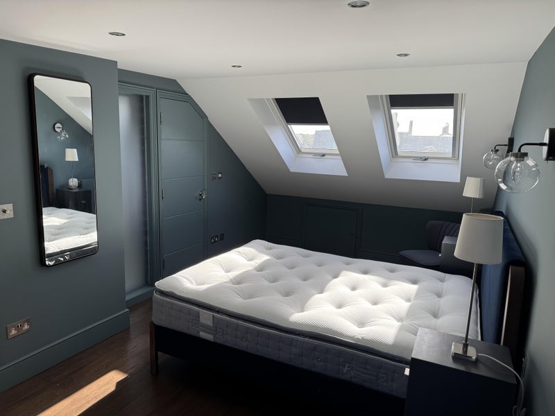 Room Hambalt Road in Greater London