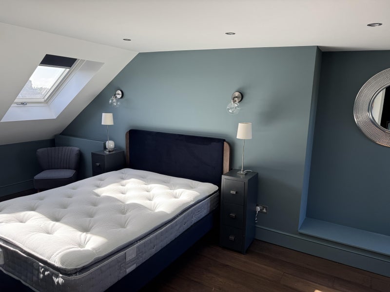 Room Hambalt Road in Greater London