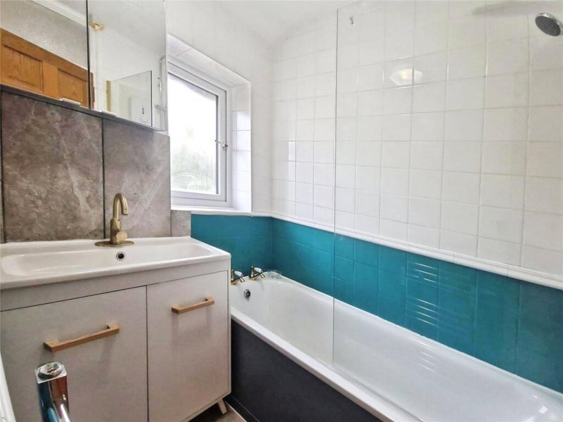 Room Springside Grove in Salford
