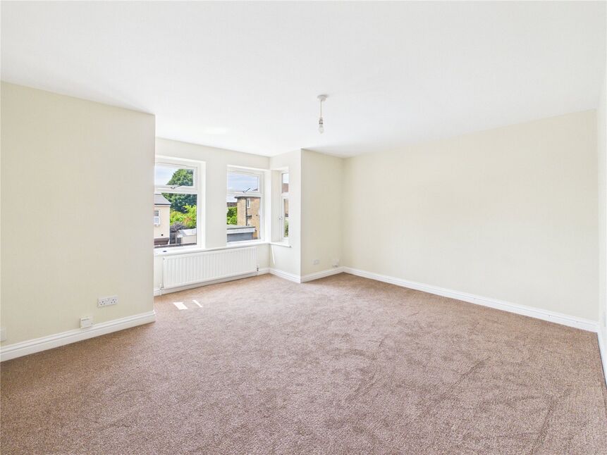 Flat Pembroke Road in Greater London