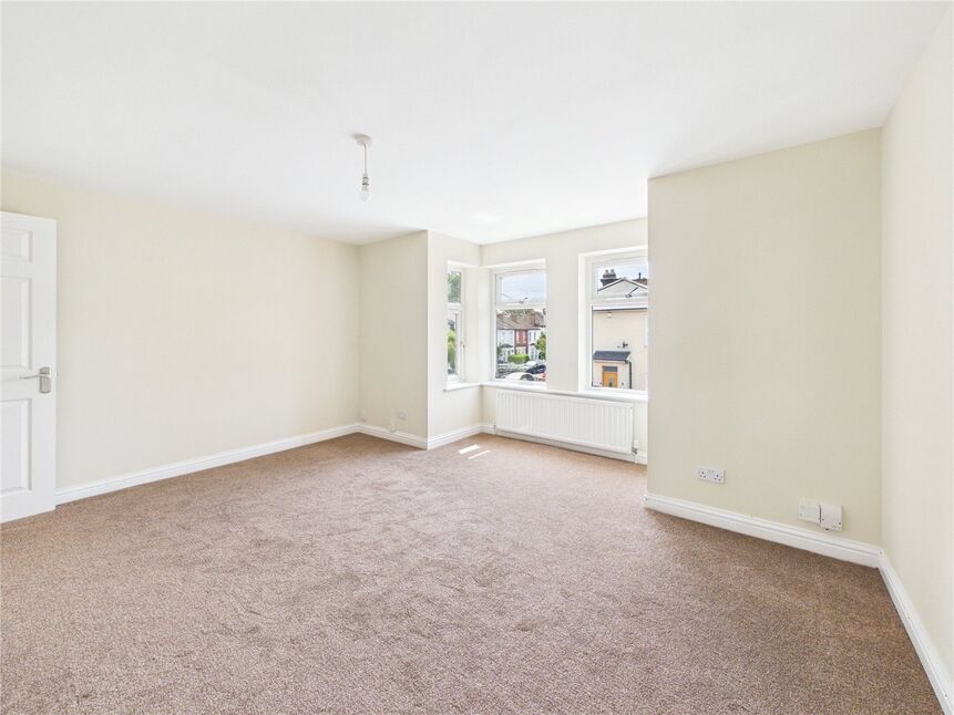 Flat Pembroke Road in Greater London