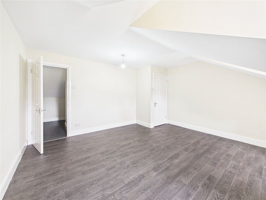 Flat Pembroke Road in Greater London