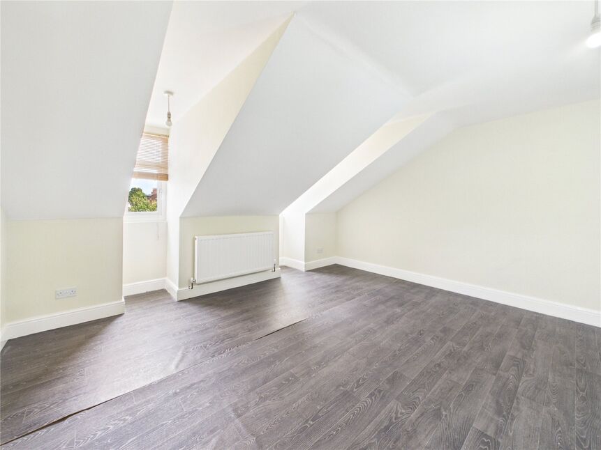 Flat Pembroke Road in Greater London