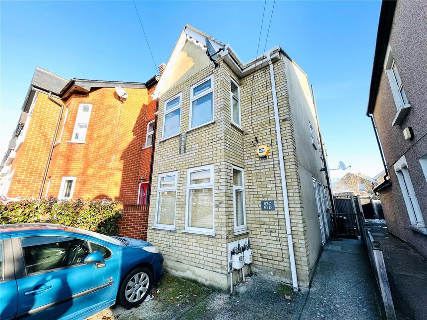 Flat Pembroke Road in Greater London