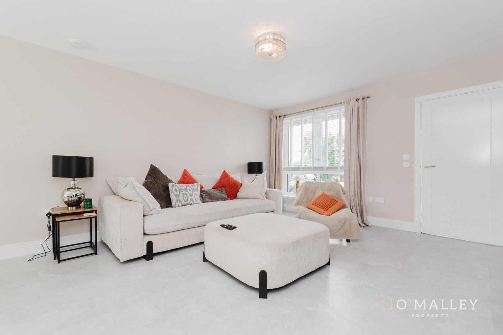 House Alexander Gardens in Coatbridge