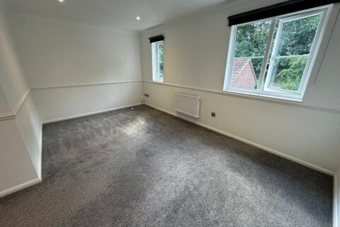 Flat Clover Field in Basingstoke and Deane