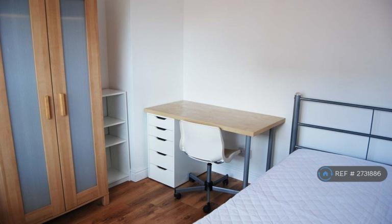 Room Pennington Avenue in West Lancashire