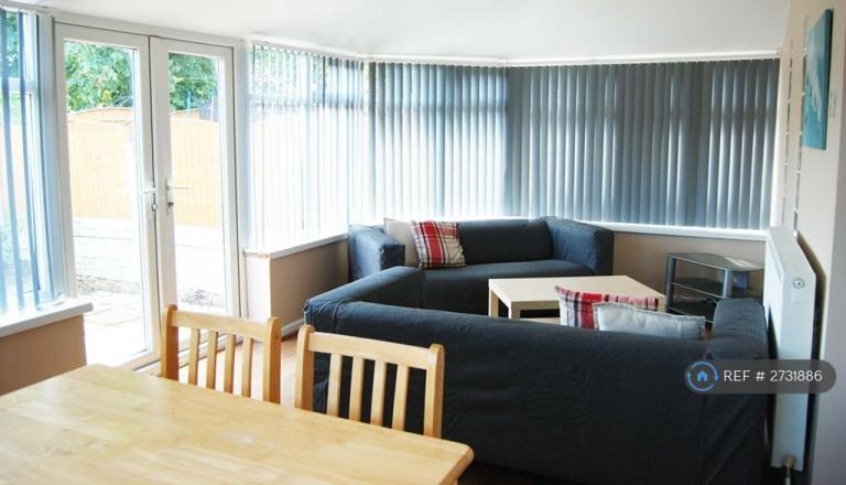 Room Pennington Avenue in West Lancashire