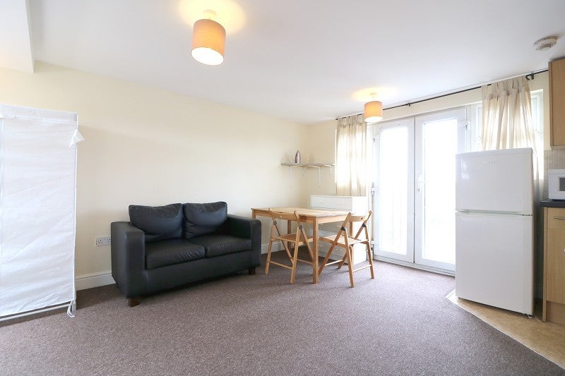 Flat Noel Road in Greater London