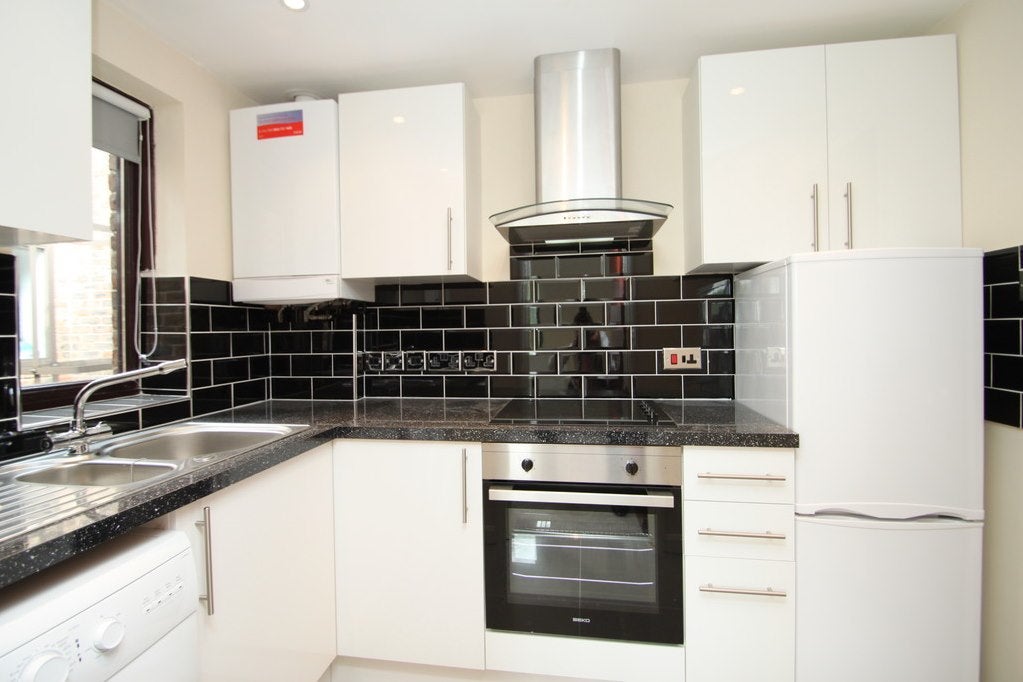 Flat Wheatfield Way in Greater London