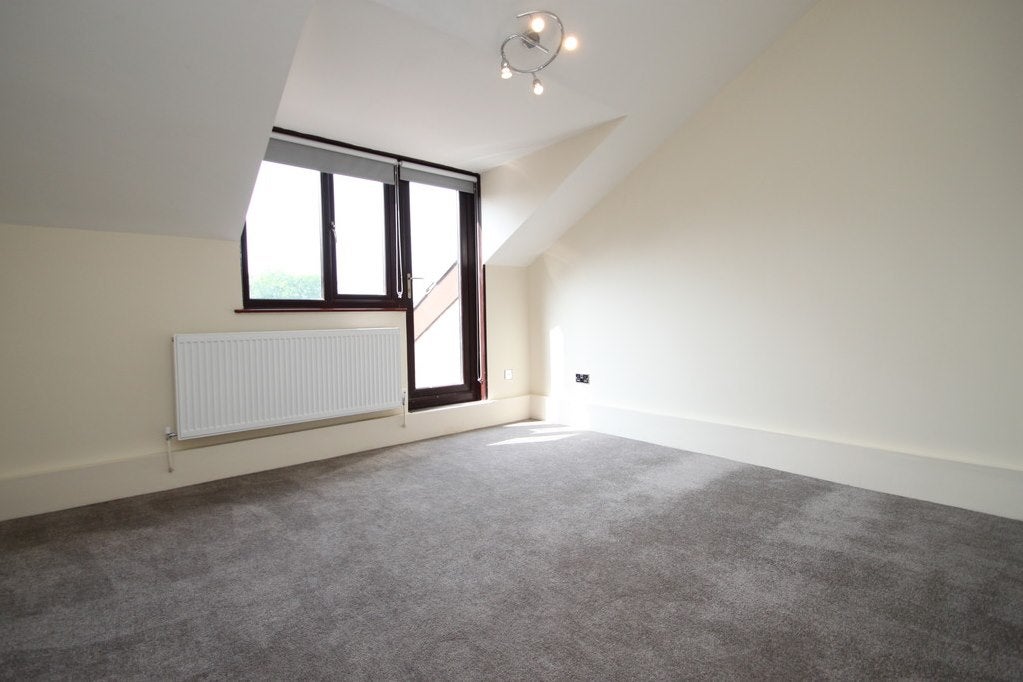 Flat Wheatfield Way in Greater London