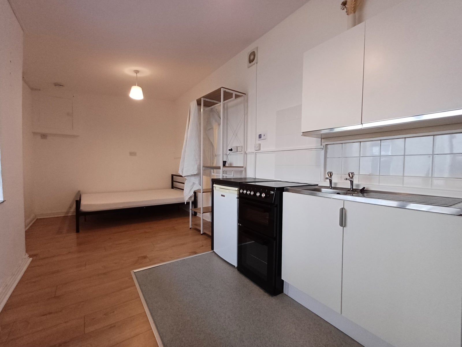 Flat Llantrisant Street in Cardiff
