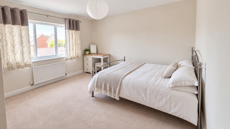 Room Great Clover Leaze in Bristol