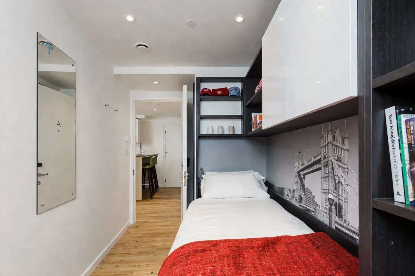 Room Westminster Bridge Road in Greater London