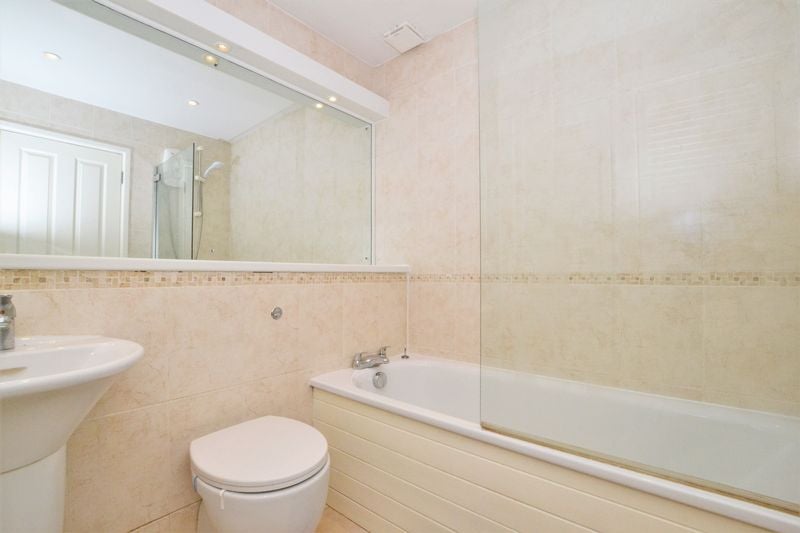 Flat Chepstow Rise in Greater London