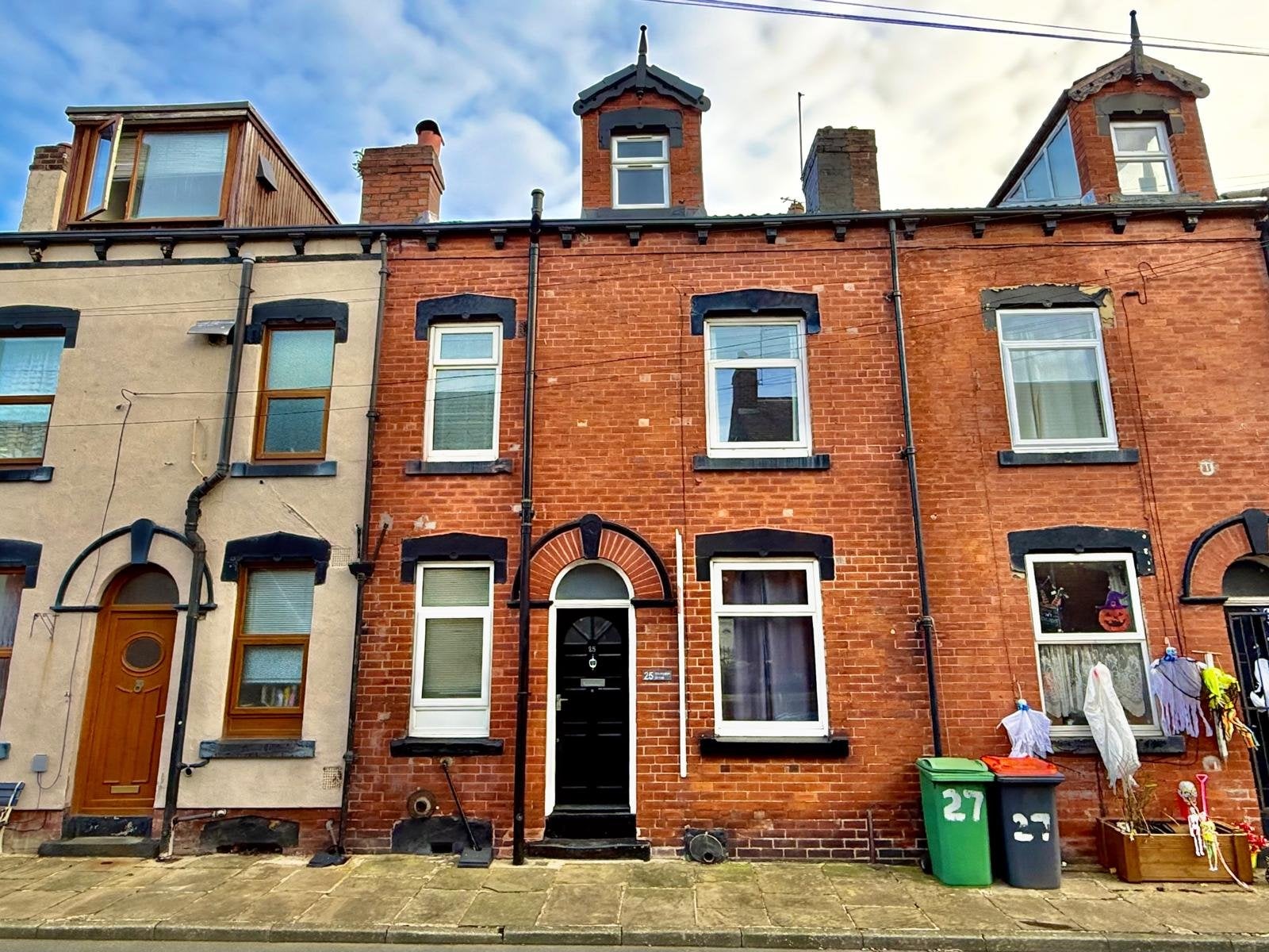 House Whingate Grove in Leeds