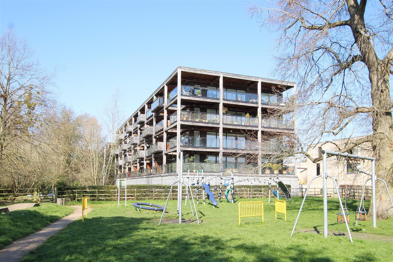 Flat Kingfisher Way in Cambridge