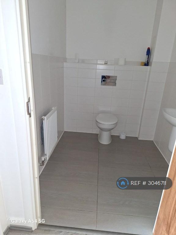 Flat Minter Road in Greater London