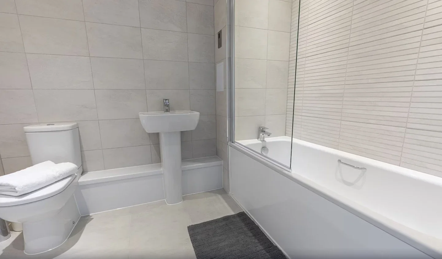 Room Woodley Crescent in Greater London
