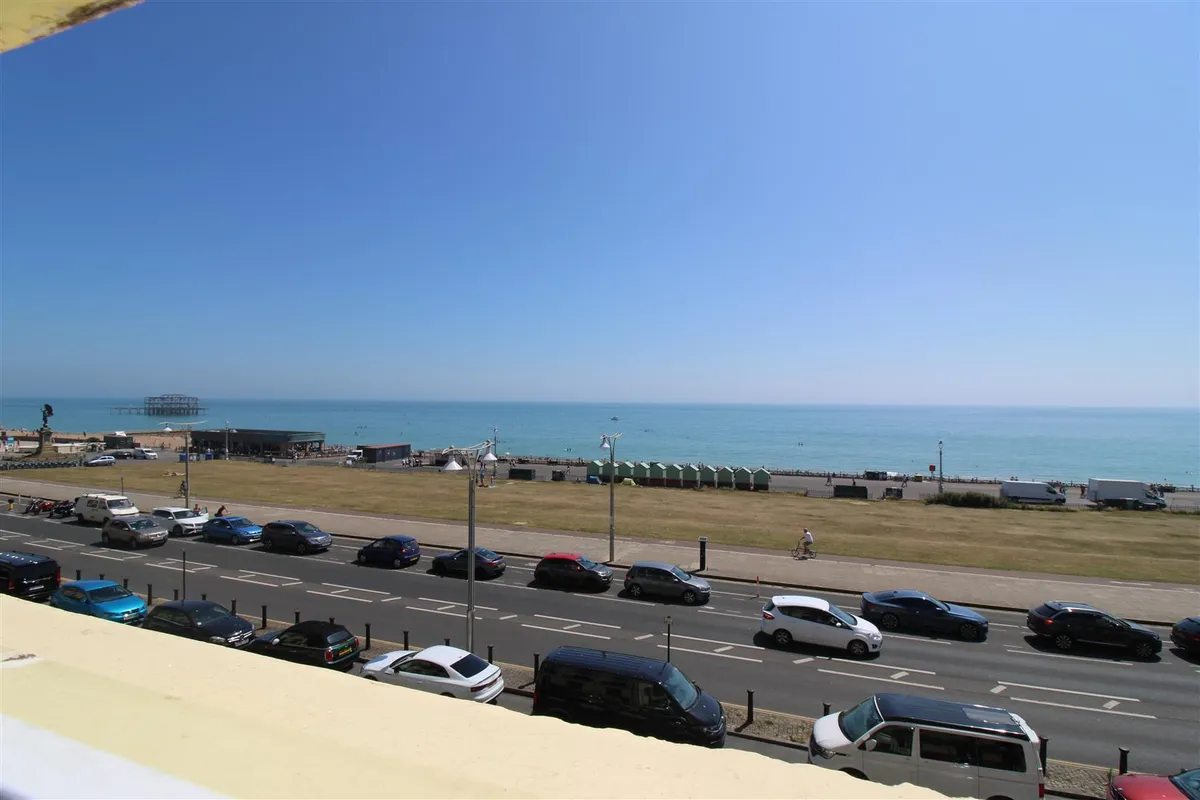 Flat Brunswick Terrace in Hove