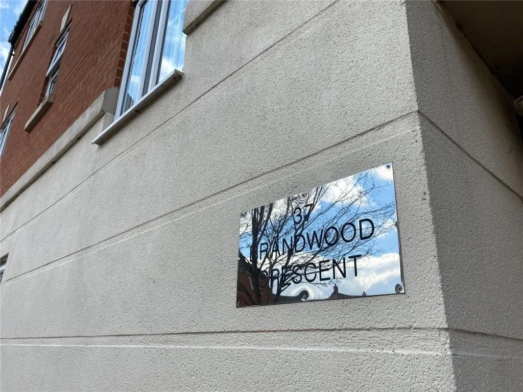 Flat Brandwood Crescent in Birmingham