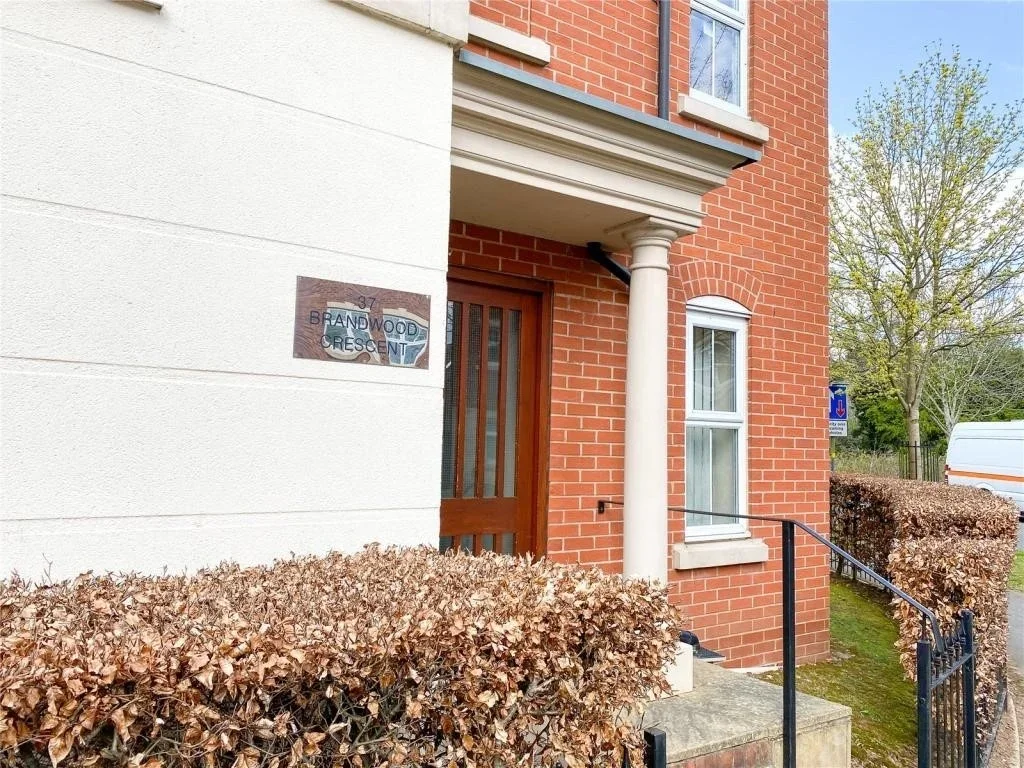 Flat Brandwood Crescent in Birmingham